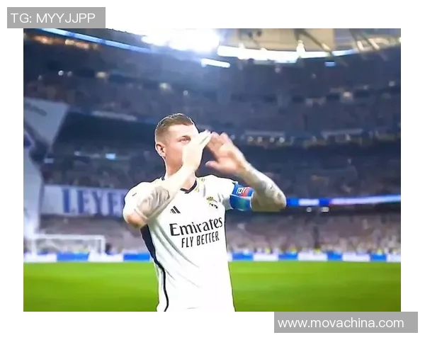 留长发的足球明星在赛场上的风采与个人魅力的完美结合