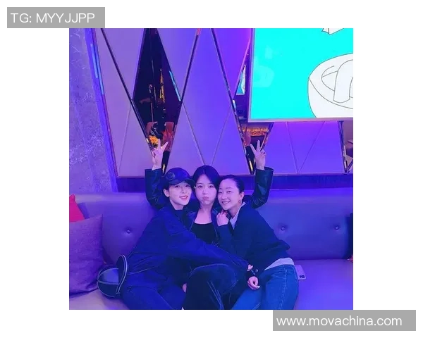 足球明星头像与闺蜜合影展现友谊与激情的完美结合